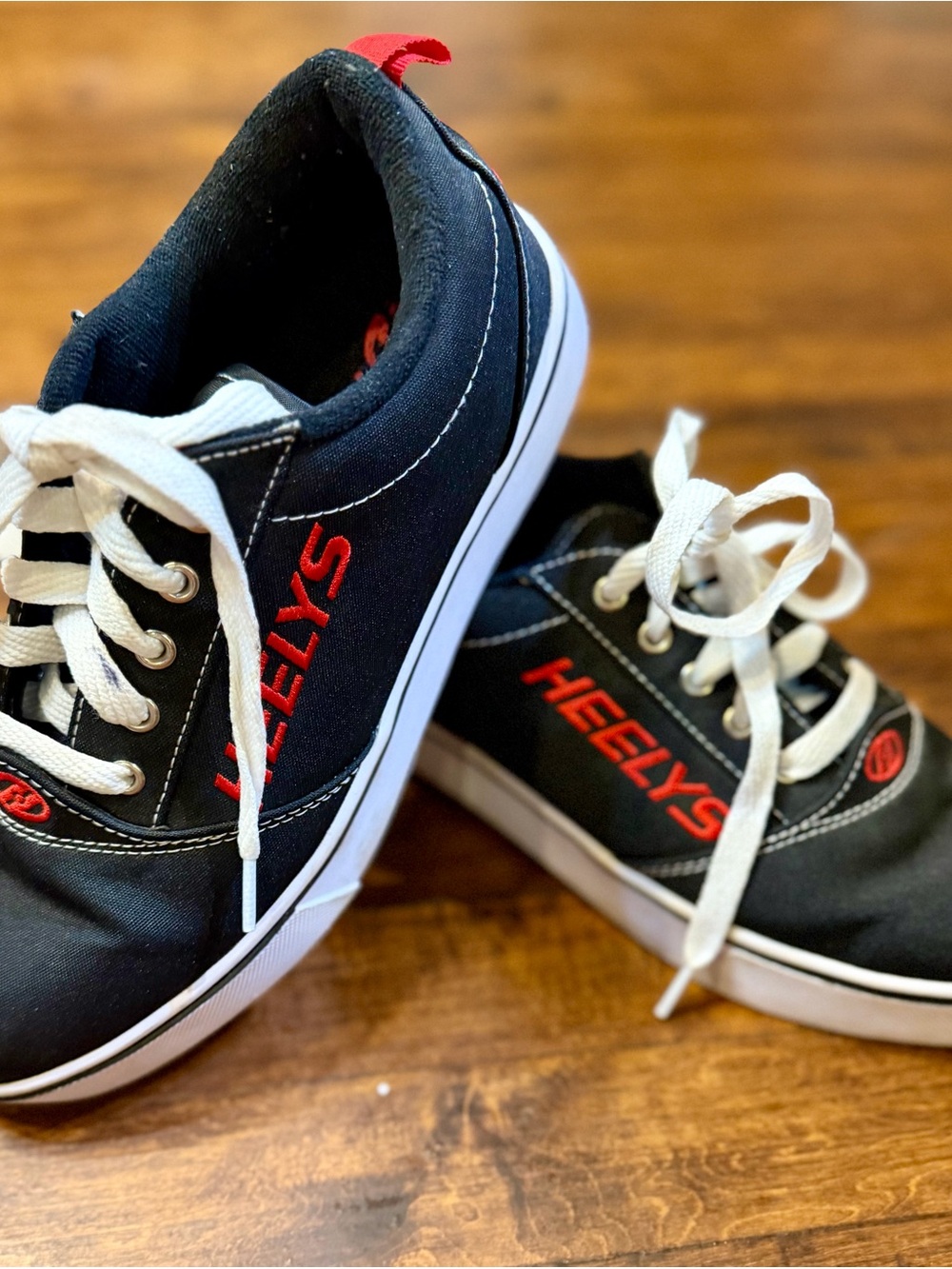 Heelys Black Red Roller Skate Shoes Men's Size 8 Wheels Included Black Canvas